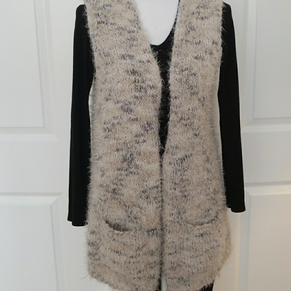 Olivia Sky Vest - Picture 4 of 4